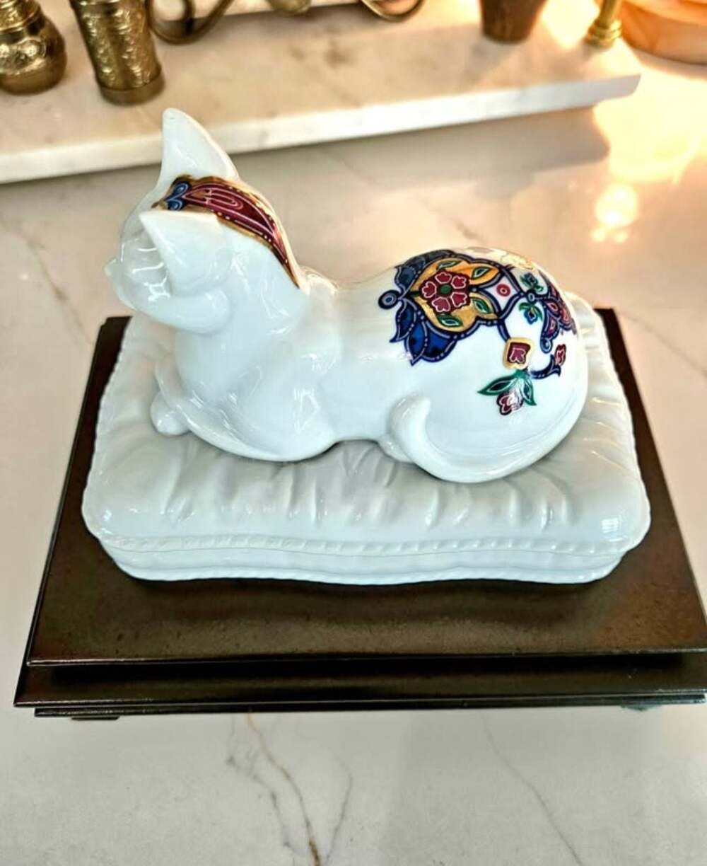 Vintage Elizabeth Arden Byzantium Collection Porcelain Cat Trinket Box